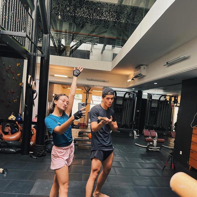 Pamer Otot, Ini 6 Potret Megan Domani Nge-Gym Bareng Jeremie Moeremans
