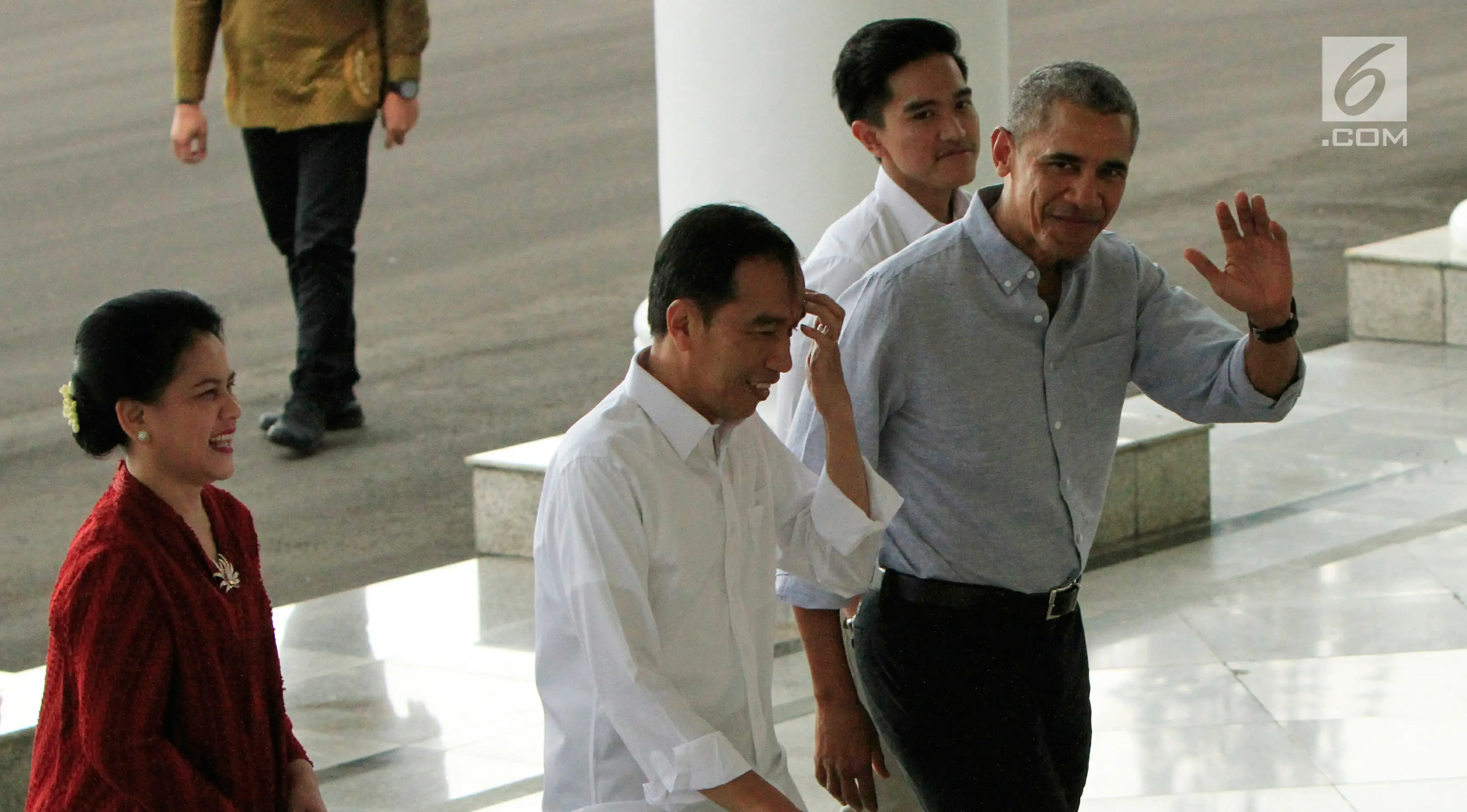 Presiden AS ke 44, Barack Obama ketika disambut Presiden RI Joko Widodo dan Ibu Negara Iriana Widodo di Istana Bogor, Jawa Barat, Jumat (30/6).  (Liputan6.com/Subekti/Pool)