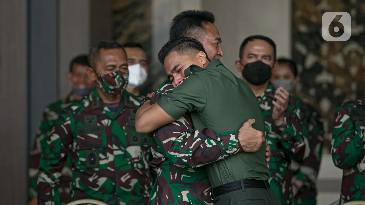 FOTO: Ekspresi Aprilia Manganang Usai Dapatkan Nama Baru Jadi Aprilio Perkasa Manganang