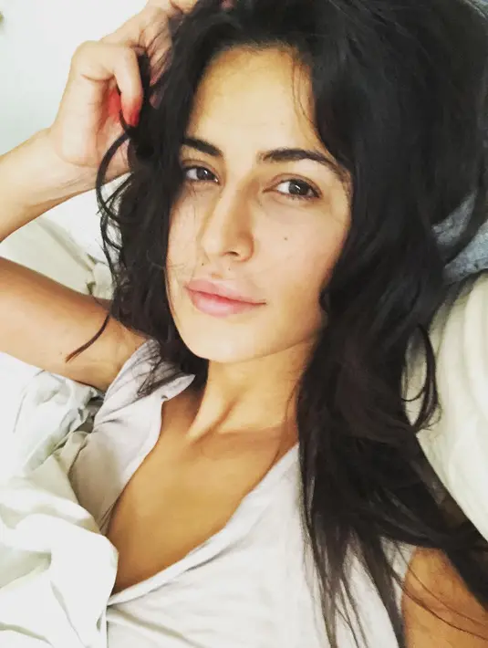 Katrina Kaif merupakan aktris Bollywood yang punya wajah memesona. Selain itu, ia juga punya bibir seksi yang menawan. (Foto: instagram.com/katrinakaif)