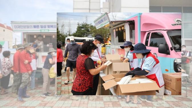 <p>Kim Seon Ho (36) Menyumbangkan Seluruh Gajinya dari Touching the Void untuk Membantu Masyarakat di Pohang yang Terdampak Bencana Alam dalam Bentu Pemberian Set Makanan dan Minuman (Foto: Hope Bridge)</p>