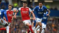 Striker Arsenal Gabriel Martinelli sempat mencetak gol ke gawang Everton namun dianulir karena offside. Setelah itu, dia pun ditarik keluar karena cedera pada laga pekan kelima Liga Inggris (AFP)