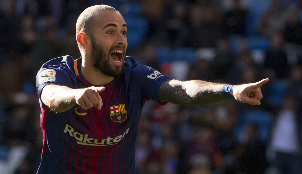 Aleix Vidal. Anggota La Masia periode 2001-2002 ini memulai karier profesionalnya pada musim 2006/2007 bersama Reus. Sempat pindah ke beberapa klub, ia diikat Sevilla pada 2014/2015. Barcelona pun tertarik dan memanggilnya pulang pada 2015/2016 dan bertahan 3 musim. (Foto: AFP/Curto De La Torre)