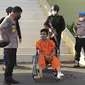 Pelaku pembunuhan wanita hamil terkubur di septic tank dihadirkan di Polda Riau. (Liputan6.com/M Syukur)
