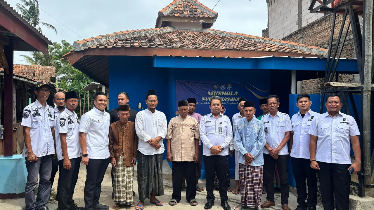 Peringati Hari Ulang Tahun KemenIMIPAS ke-1, Kantor Imigrasi Kelas I Khusus Non TPI Tangerang, menyerahkan hasil rehabilitasi dan renovasi Musholah Nurul Hasanah, di Desa Jambu Karya, Kecamatan Rajeg, Kabupaten Tangerang (Istimewa)