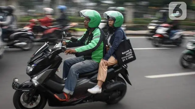Ilustrasi driver ojol bawa penumpang (Liputan6.com)