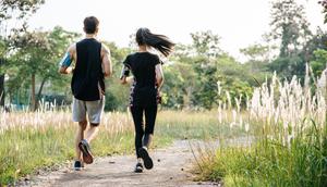 Ilustrasi olahraga bersama pasangan, lari, joging. (Image by jcomp on Freepik)