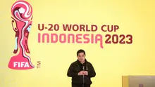 Ketua Umum PSSI, Erick Thohir memberikan sambutan&nbsp;saat launching merchandise resmi Piala Dunia U-20 2023 di Atrium Mall FX Sudirman, Senayan, Jakarta, Rabu (08/03/2023). (Bola.com/Bagaskara Lazuardi)