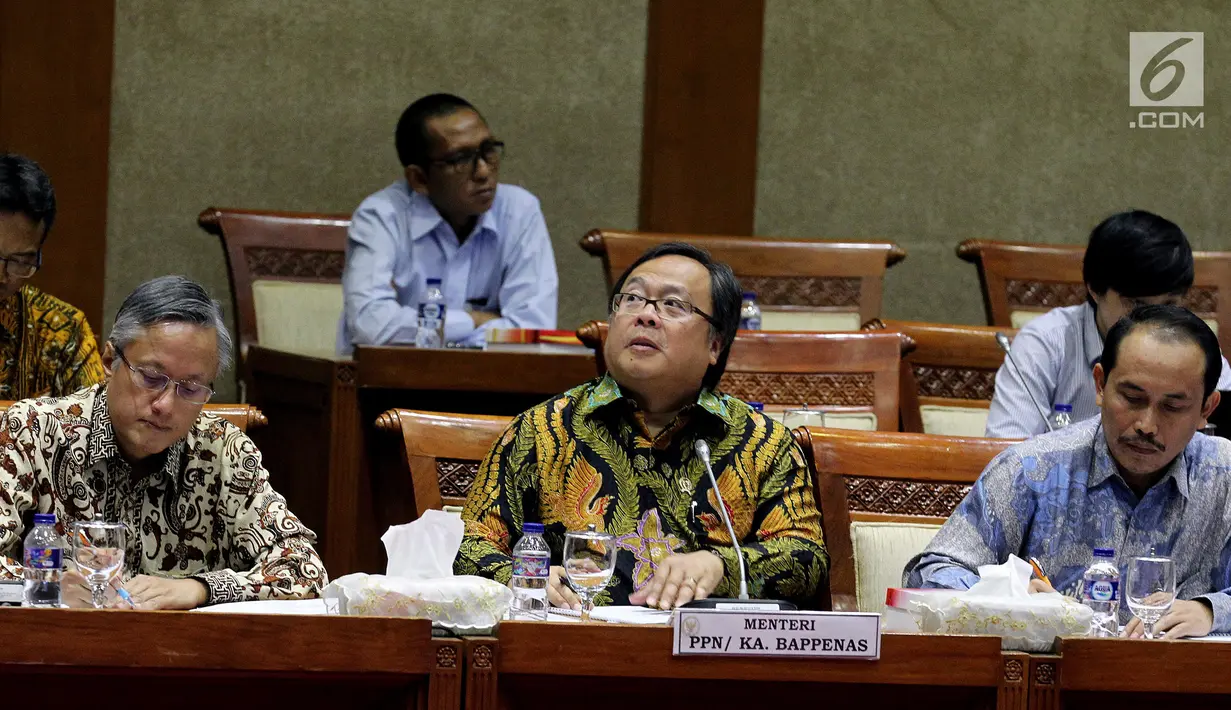 Menteri PPN/Kepala Bappenas Bambang Brodjonegoro memberi paparan saat rapat kerja dengan Komisi XI di Gedung DPR RI, Rabu (19/9). Bambang memaparkan pagu anggaran 2019 untuk Kementerian PPN/Bappenas turun menjadi Rp1,781 triliun (Liputan6.com/Johan Tallo)