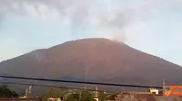 Gunung Gamalama Masih Muntah Abu, Bandara Babullah Ditutup