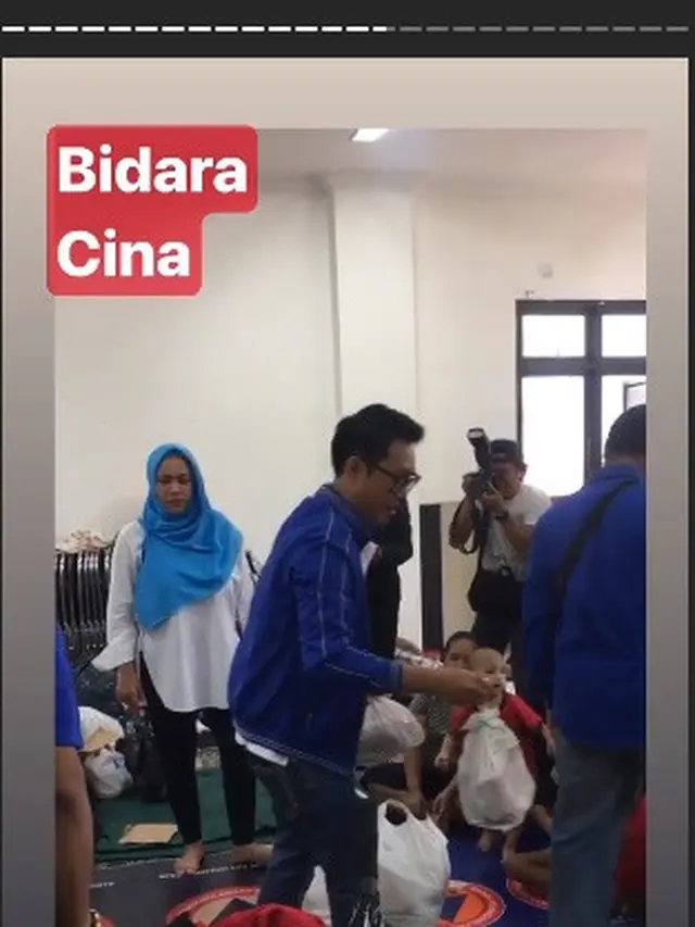 6 Seleb Ini Terjun Bantu Korban Banjir Awal Tahun 2020