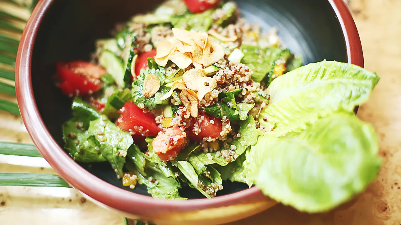 ilustrasi salad sayur