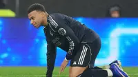 Penyerang Real Madrid, Kylian Mbappe, bereaksi selama pertandingan fase liga Liga Champions melawan Benfica di Stadion Da Luz, Lisbon, Kamis (29/1/2026) dini hari WIB. (Patricia De Melo Moreira/AFP)
