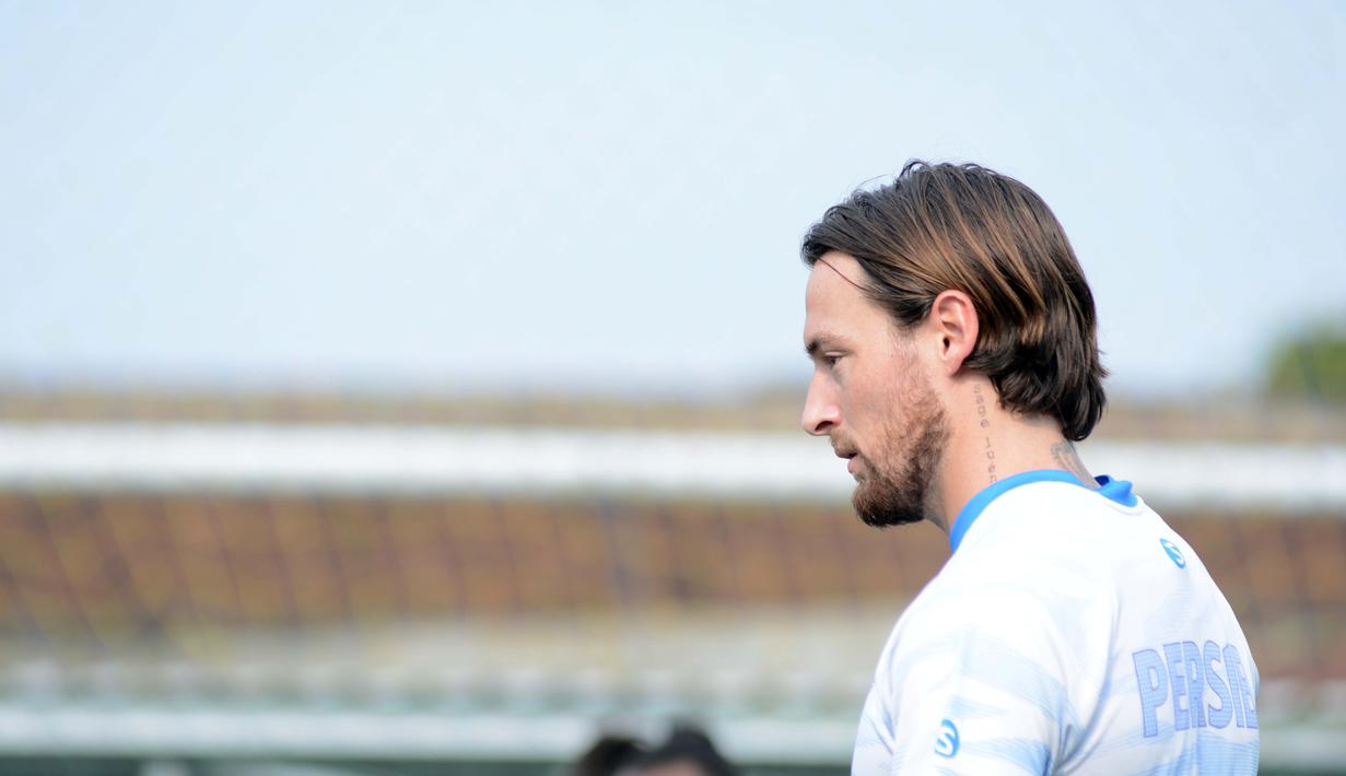 Kehadiran Klok dan Rashid juga akan menambah gemuk lini tengah Maung Bandung. Pasalnya nama-nama seperti Abdul Aziz, Beckham Putra Nugraha, Gian Zola, Saiful, Syafril Lestaluhu, Erwin Ramdani, Esteban Vizcarra, dan Dedi Kusnandar telah ada sebelumnya. (Foto: Dokumentasi Persib)