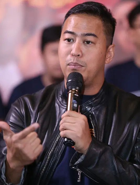 Film genre komedi yang berjudul Partikelir menjadi film pertama bagi Pandji untuk bisa memiliki tiga peranan sekaligus, yakni sebagai sutradara, penulis skenario dan pemain pastinya. (Nurwahyunan/Bintang.com)