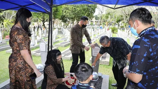 Jelang Ramadan, Ini 6 Momen SBY Kunjungi Makam Ani Yudhoyono