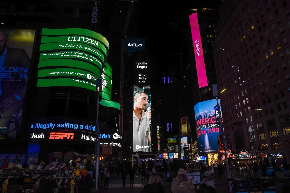 [Fimela] Aziz Hedra di Times Square New York