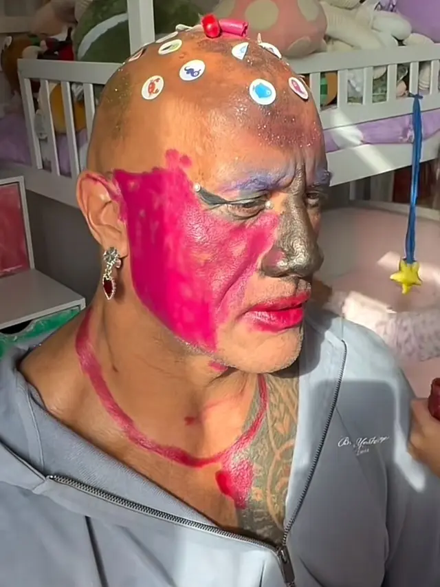 5 Potret Dwayne Johnson Pasrah Dirias Anak-Anaknya Sebelum Gym, dari Garang jadi Menggemaskan (credit: instagram.com/therock).