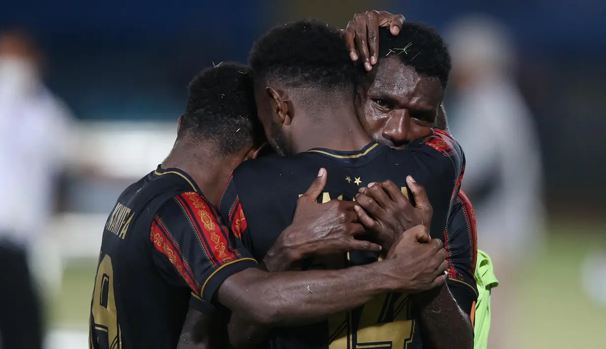 Jadi kontingan Papua sukses mengawinkan medali emas di sepak bola putra dan putri. Tambahan satu medali emas ini juga mengukuhkan posisi Papua di peringkat empat klasemen perolehan medali sementara PON XX ini. (PB PON XX Papua/Chaarly Lopulua)