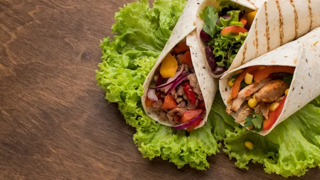 Bosan Makan Siang yang Itu-Itu Saja? Coba 4 Resep Makan Siang Sehat dan Praktis ini! (Foto dok : Freepik/freepik)