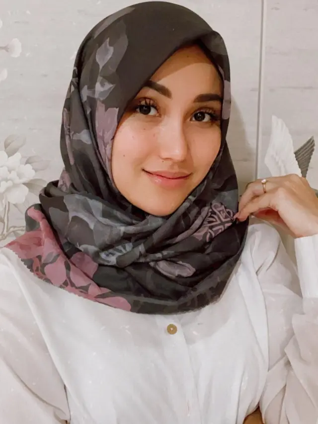 7 Potret Ayu Ting Ting saat Pakai Hijab, Bikin Pangling Netizen