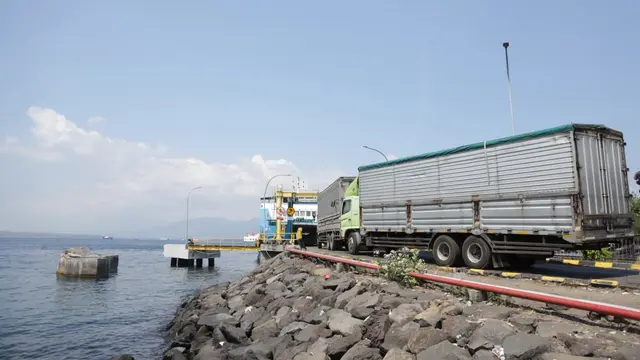 Jenazah Terjebak Macet Horor 11 Kilometer di Ketapang