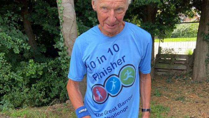 Seorang kakek berusia 76 tahun berhasil selesaikan maraton ke 800. Sumber: Metro