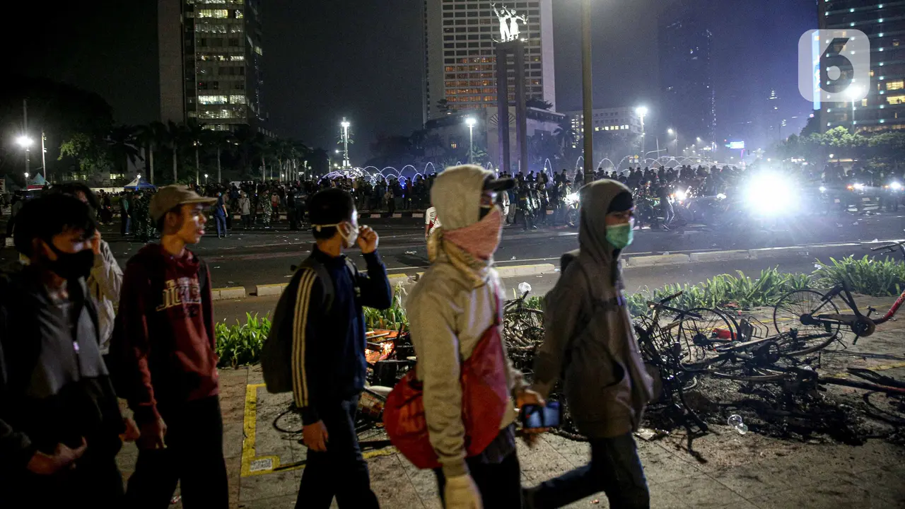 FOTO: Sisa-Sisa Kerusakan Usai Demo Anarkis di Bundaran HI
