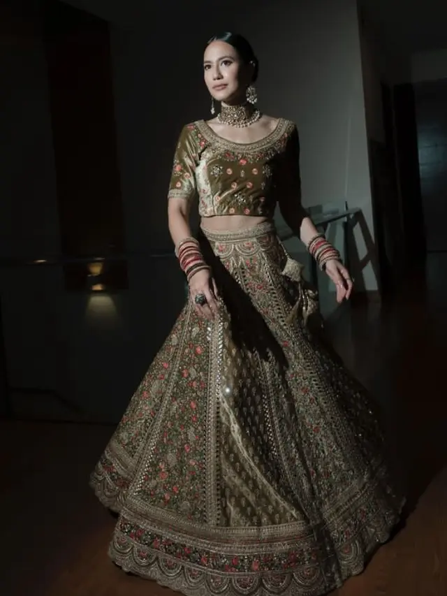 Pevita Pearce Dibalut Lahengan dan Sari di Malam Berinai