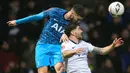 Bek Tottenham Hotspur, Matt Doherty (kiri) berduel udara dengan gelandang Preston, Robbie Brady dalam laga putaran keempat Piala FA 2022/2023 di Deepdale Stadium, Preston (28/1/2023). Pemain asal Irlandia berusia 31 tahun ini tercatat pernah membela Tottenham Hotspur selama 2,5 musim mulai 2020/2021 hingga tengah musim 2022/2023. Pada bursa transfer Januari 2023 ia langsung hijrah ke La Liga Spanyol untuk bergabung dengan Sevilla. (AFP/Lindsey Parnaby)