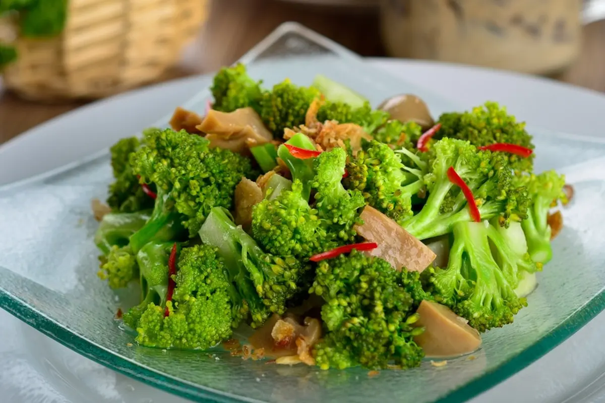 cah tumis brokoli jamur
