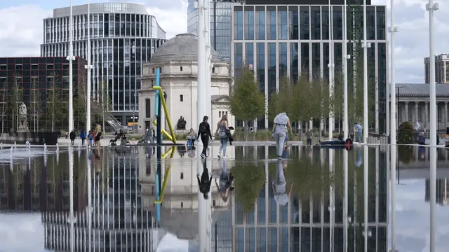FOTO: Kasus COVID-19 Meningkat, Dukungan untuk Birmingham Ditingkatkan