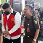 "Oleh karena tuntutan belum siap untuk sidang kita nyatakan ditunda Selasa tanggal 15 Agustus. Tuntutan akan kita tunda tanggal 15 Agustus 2023, hari Selasa," tandas Alimin. (Liputan6.com/Herman Zakharia)