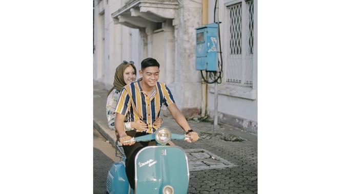5 Foto Prewedding Satria Tama dan Aisyah, Konsep Vintage dan Adat Jawa (sumber: Instagram.com/satriatama23)