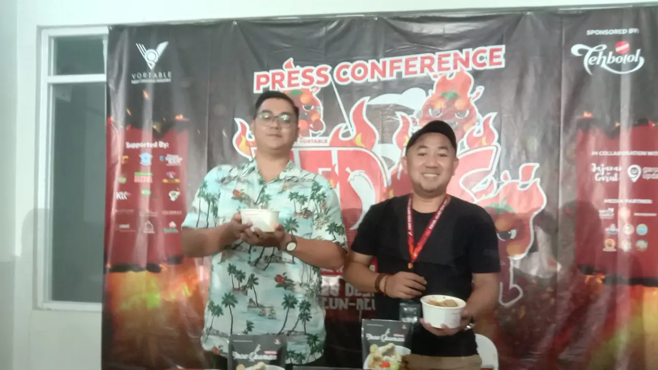 Berkaca dari kesuksesan festival baso aci tahun lalu, Jajanan Garut kembali menyelenggarakan festival Kuliner Pedas (FEDAS) Garut, di Alun-alun Otista, Jawa Barat 23-25 Desember 2022. (Liputan6.com/Jayadi Supriadin)
