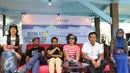 Slank, Direktur Bank BTN Sis Apik Wijayanto dan Bunda Iffet saat jumpa pers BTN di markas Slank, Jakarta, Senin (15/02/2016). BTN menggelar Homerun in Harmony bersama Slank untuk merayakan HUT ke-60 (Liputan6.com/Herman Zakharia)