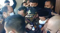 Terdakwa kasus pemerkosaan 12 santriwati di Bandung Herry Wirawan dituntut hukuman mati. (Liputan6.com/ Huyogo Simbolon)