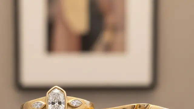 Model Cincin Emas dengan Band Sculptural atau Chunky