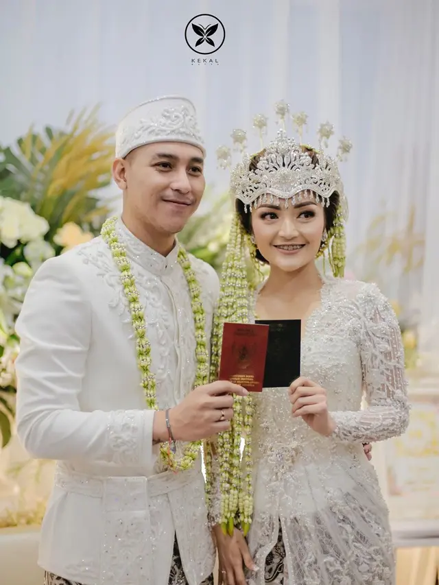 Potret cantik seleb gunakan busana adat sunda di hari pernikahannya