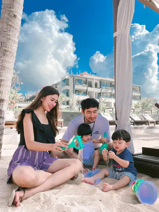 Syahnaz Sadiqah dan Jeje (Instagram/syahnazs)