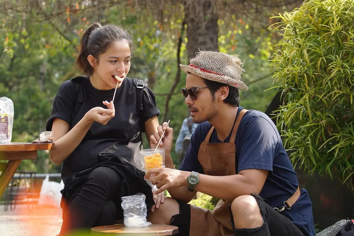 [Bintang] Chicco Jerikho dan Putri Marino