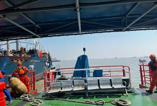 Sopir Ekspedisi Asal Mojokerto Hilang Kontak Usai KM Virgo Transport 8 Tenggelam, Keluarga Terus Menanti