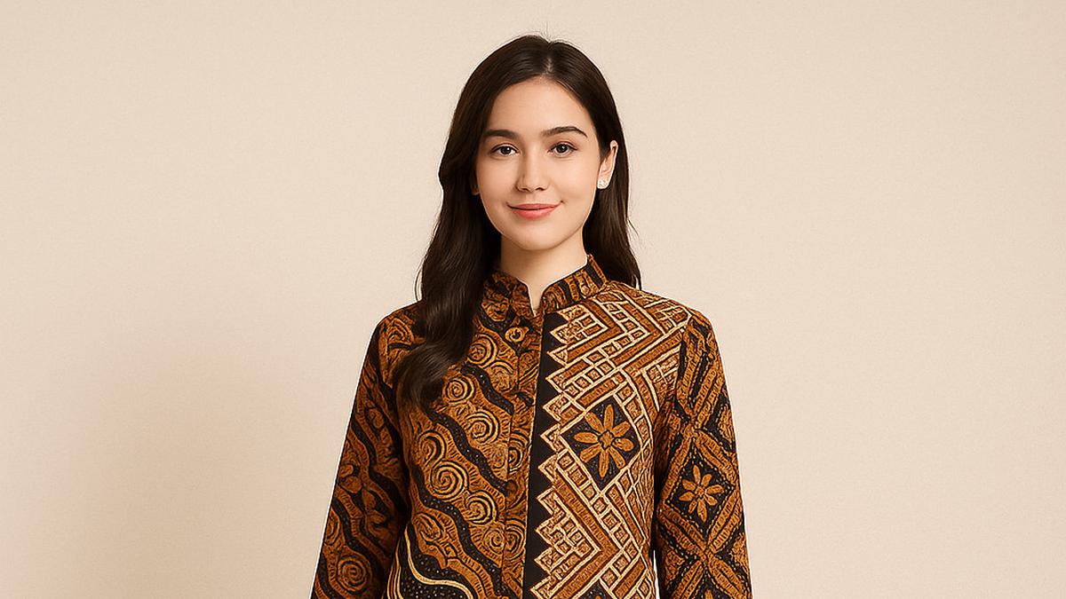 7 Model Tunik Batik Panjang Kekinian yang Lagi Tren, Tampil Anggun Modern