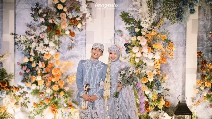 Bintang Emon dan Alca Octaviani di pelaminan. (Foto: Imagenic)