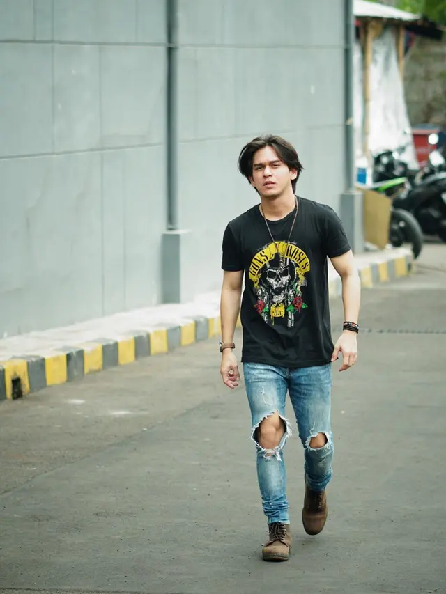 FOTO: Gaya Casual Rangga Azof, Pemain Sinetron Samudera Cinta