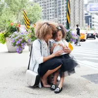 Body positivity memengaruhi tumbuh kembang anak. Untuk itu, orangtua harus mengenalkannya sejak dini. Berikut caranya. (FOTO: Unsplash.com/Sai de Silva).