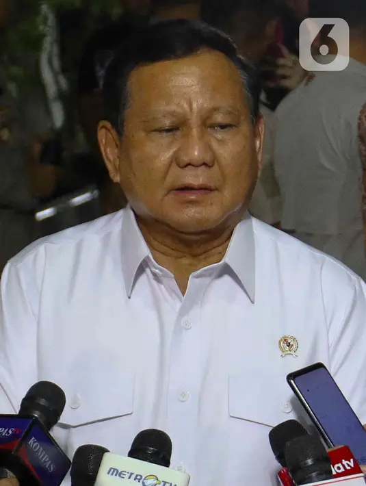 Tokoh-tokoh tersebut mendatangi kediaman Prabowo sejak Senin siang hingga malam. (Liputan6.com/Herman Zakharia)