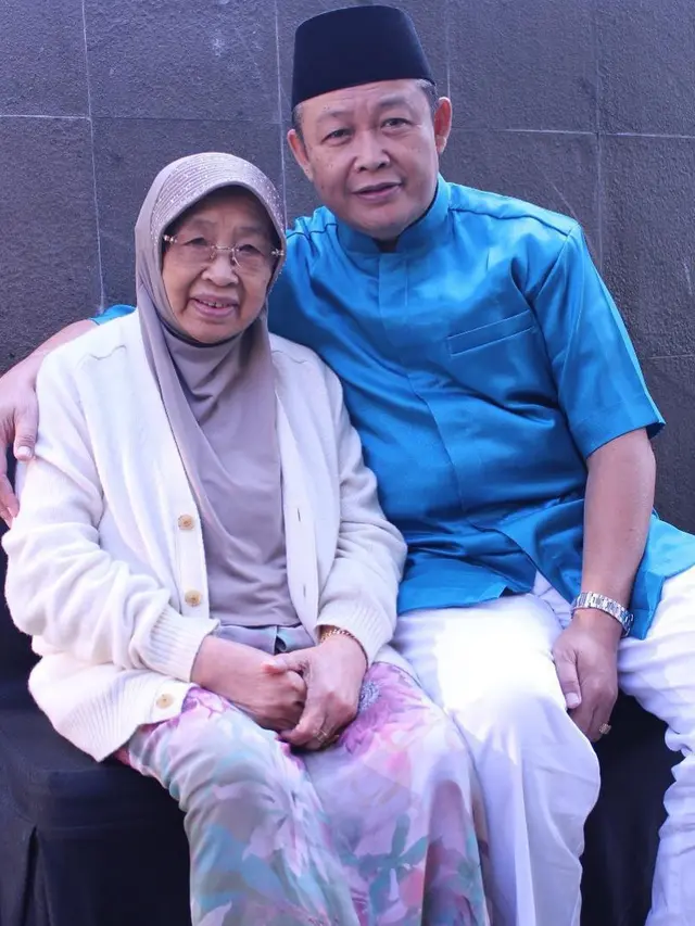 Ibu Desy Ratnasari Meninggal Dunia