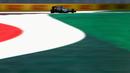 Aksi pebalap Mercedes GP, Nico Rosberg dalam balapan F1 GP Meksiko di Sirkuit Autodromo Hermanos Rodriguez, Senin (2/11/2015) dini hari WIB. (Getty Images/AFP/Clive Mason)