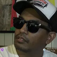 Apa jadinya jika Glenn Fredly ajari Julie Estelle bernyanyi? hasilnya bisa kamu lihat di film Surat dari Praha.